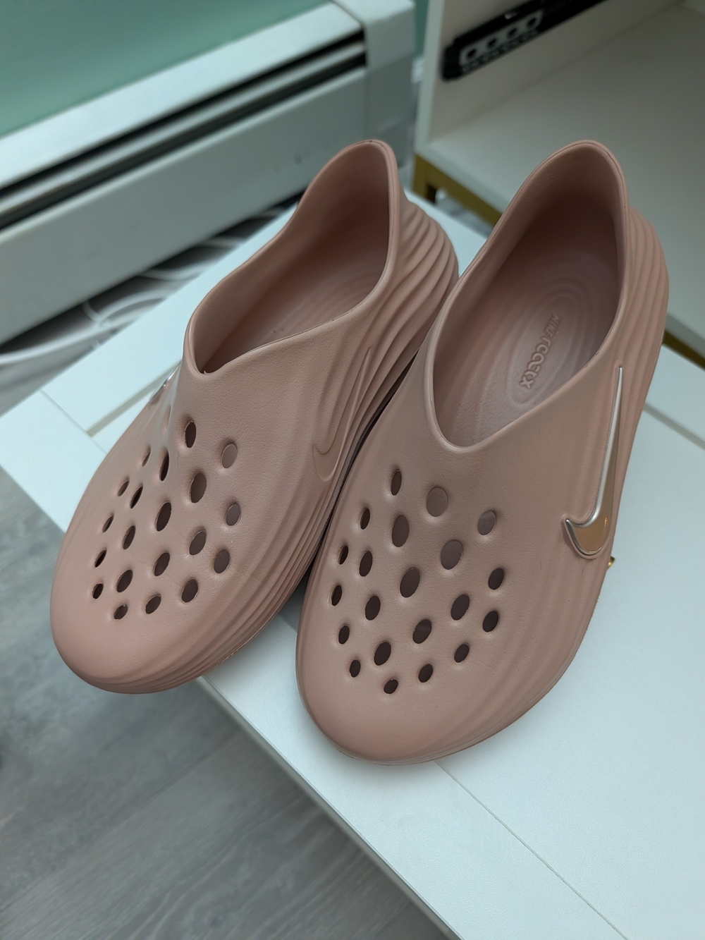 Nike ReactX Rejuven8 Size Youth 5 Women's 6.5 Rose Gold Pink Like New